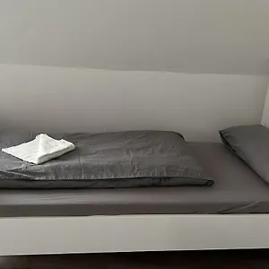 Apartment Black, BRE
